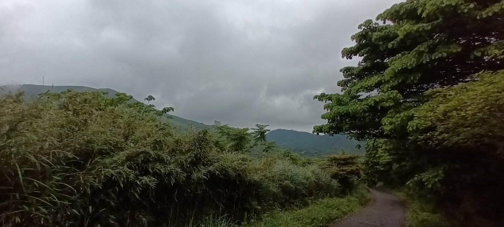 1120427小觀音山群峰Y型來回(下篇)~大屯山鞍部停車場