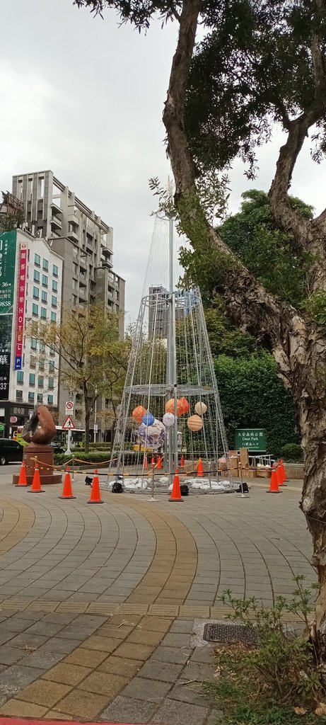 新生南路與信義路口台北耶誕愛無限活動點燈~大安森林公園11號