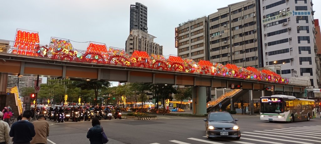 1130222臺北燈會中華路沿線(四)福星國小天橋燈區。(中