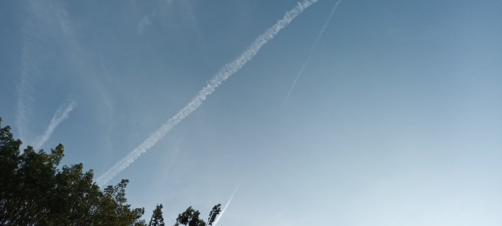 天空上的飛機塗鴉!