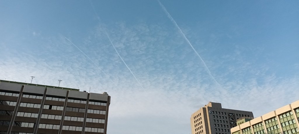 天空上的飛機塗鴉!