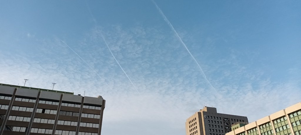 天空上的飛機塗鴉!