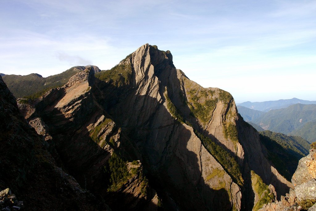 IMG_6665宛如幾把大刀組合而成的穆特勒布山.JPG