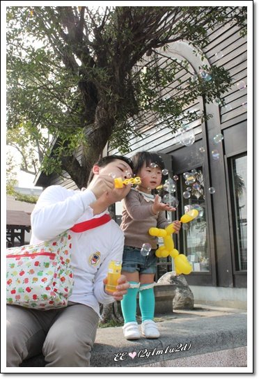 把拔吹泡泡E想抓.jpg