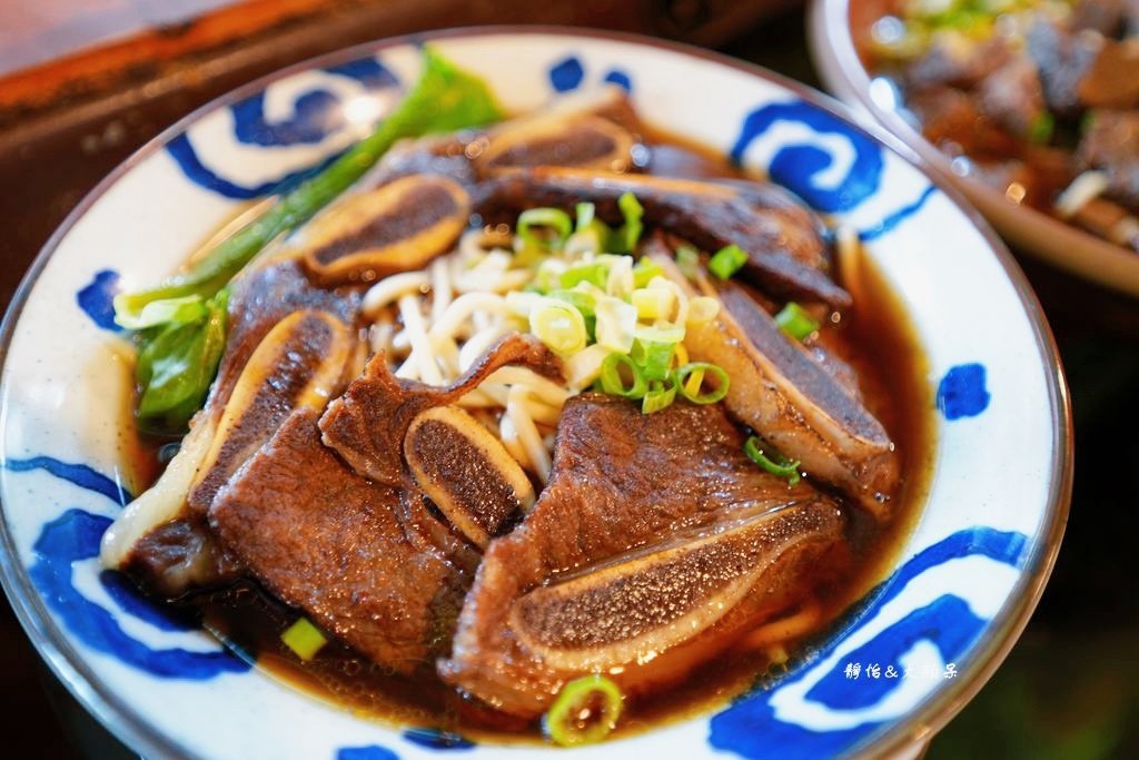 關西中壢老牌牛肉麵 ❙ 有停車場、用餐免費喝茶及咖啡，新竹關