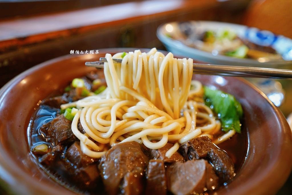 關西中壢老牌牛肉麵 ❙ 有停車場、用餐免費喝茶及咖啡，新竹關