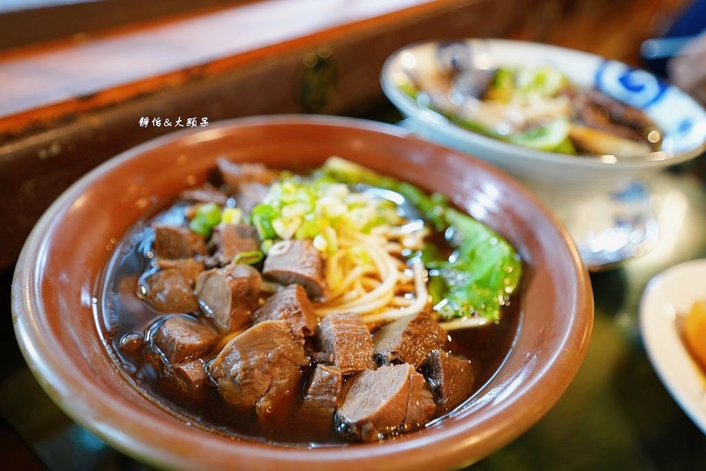 關西中壢老牌牛肉麵 ❙ 有停車場、用餐免費喝茶及咖啡，新竹關