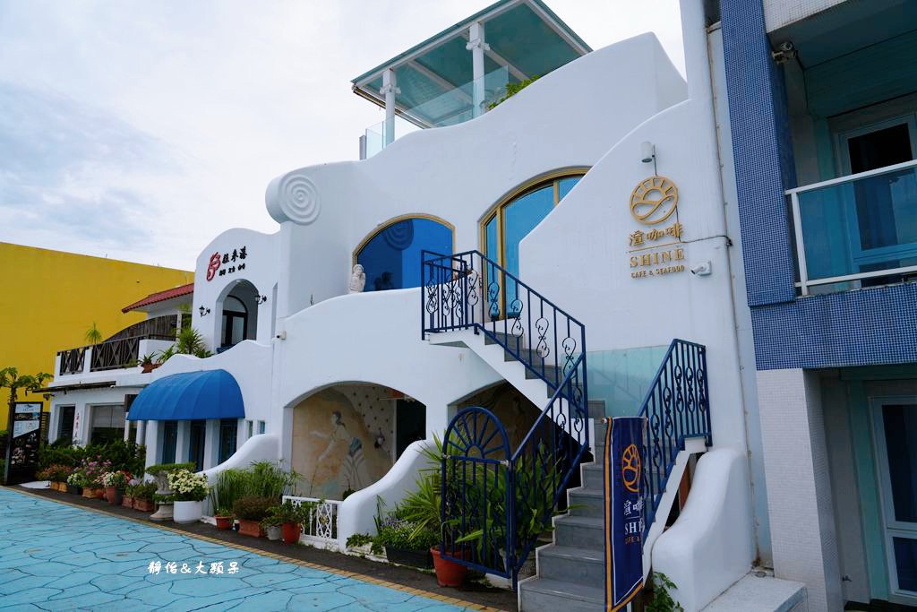 渲咖啡 Shine Cafe ❙ 外澳沙灘藍白希臘風，無敵龜