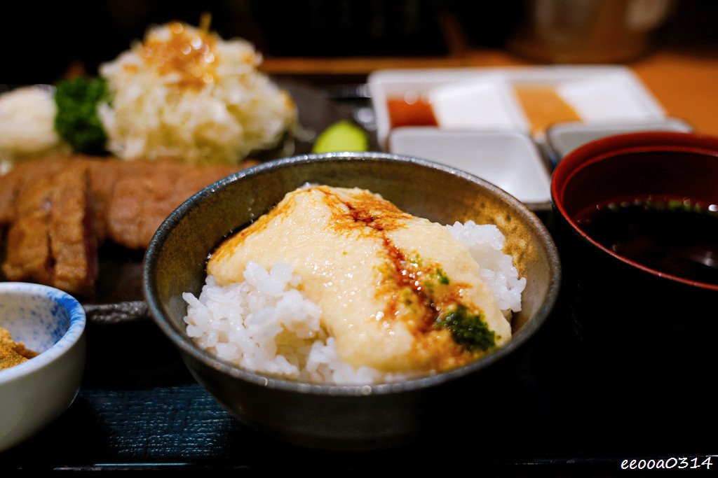 東京淺草超人氣炸牛排「浅草牛かつ」，整整排了一個多小時才吃到