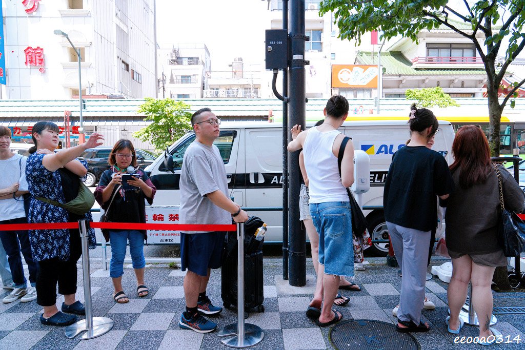 東京淺草超人氣炸牛排「浅草牛かつ」，整整排了一個多小時才吃到