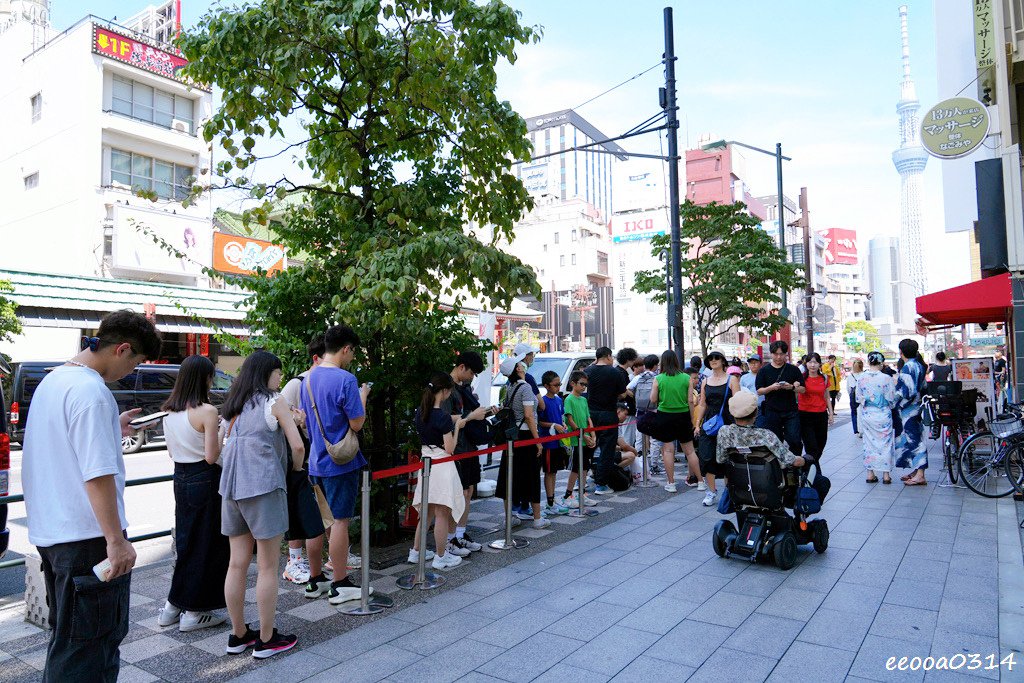 東京淺草超人氣炸牛排「浅草牛かつ」，整整排了一個多小時才吃到