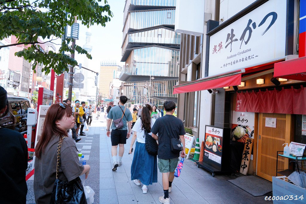 東京淺草超人氣炸牛排「浅草牛かつ」，整整排了一個多小時才吃到