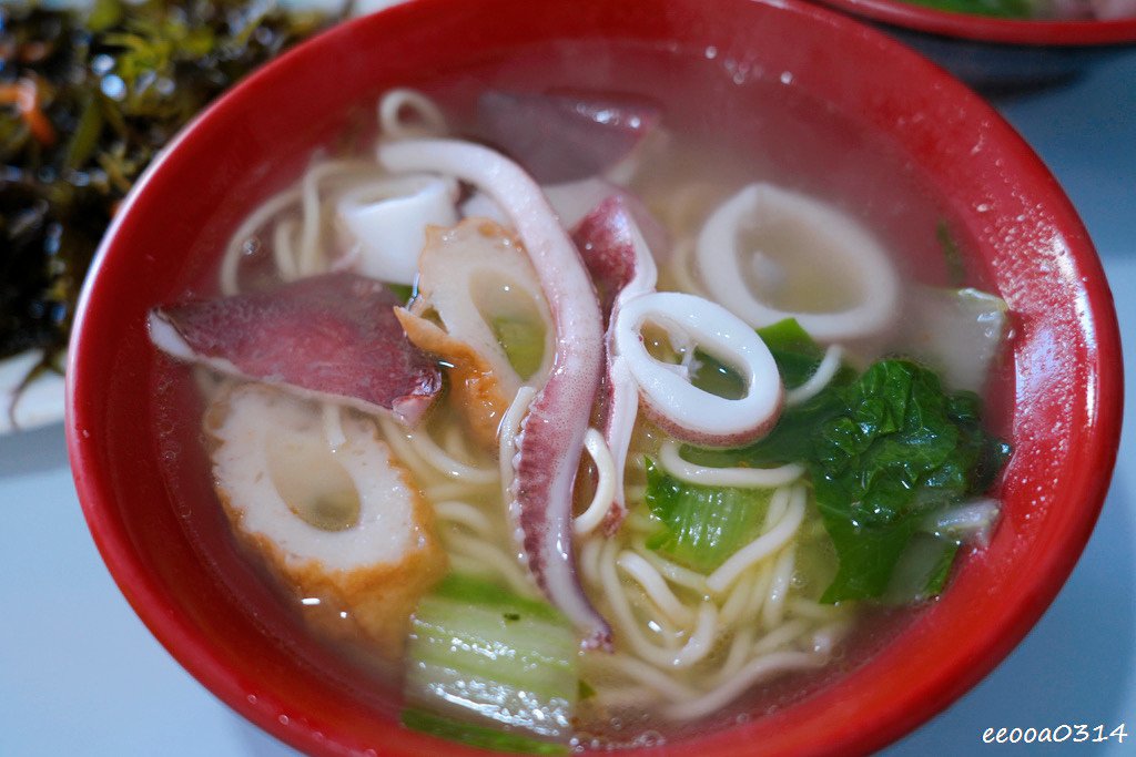 新北瑞芳「阿華鯊魚羹」，深澳漁港超人氣鯊魚羹、順遊番仔澳酋長