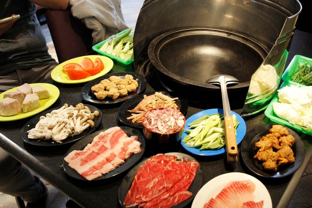 黑哥自助石頭火鍋 (3).JPG