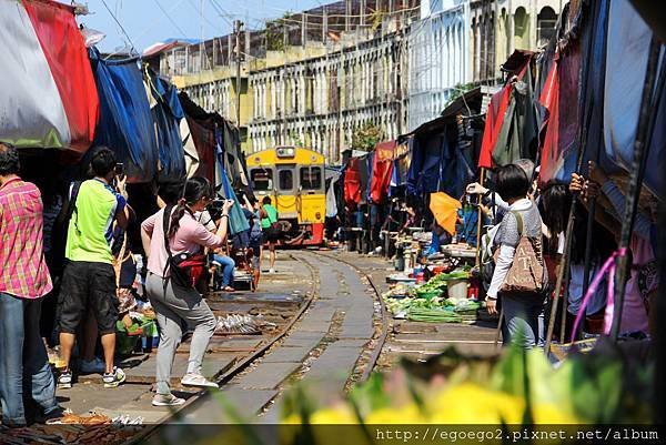 美功鐵道市集Mae Klong Railway Market (3).JPG