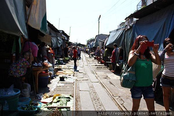 美功鐵道市集Mae Klong Railway Market (5).JPG