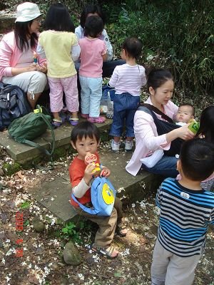 小沙士喝水