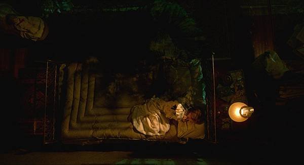 Crimson Peak 2015 (1080p Bluray x265 10bit AAC 7.1 Tigole) [UTR].mkv_20230715_142313.365.jpg