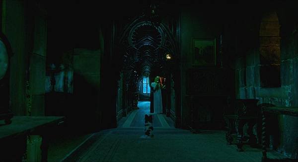 Crimson Peak 2015 (1080p Bluray x265 10bit AAC 7.1 Tigole) [UTR].mkv_20230715_153843.434.jpg