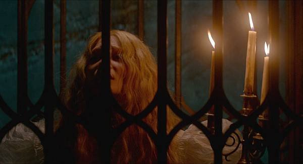Crimson Peak 2015 (1080p Bluray x265 10bit AAC 7.1 Tigole) [UTR].mkv_20230715_154126.131.jpg
