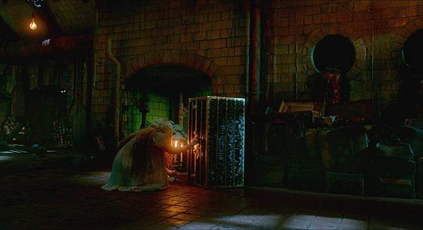 Crimson Peak 2015 (1080p Bluray x265 10bit AAC 7.1 Tigole) [UTR].mkv_20230715_154215.281.jpg