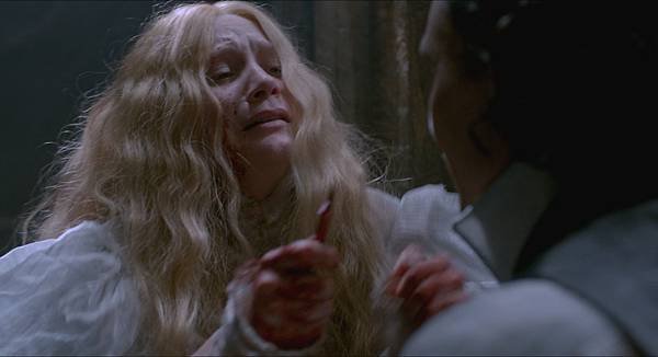 Crimson Peak 2015 (1080p Bluray x265 10bit AAC 7.1 Tigole) [UTR].mkv_20230715_163657.588.jpg