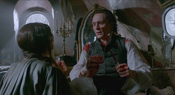 Crimson Peak 2015 (1080p Bluray x265 10bit AAC 7.1 Tigole) [UTR].mkv_20230715_163857.852.jpg