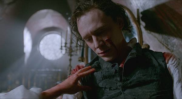Crimson Peak 2015 (1080p Bluray x265 10bit AAC 7.1 Tigole) [UTR].mkv_20230715_163910.775.jpg