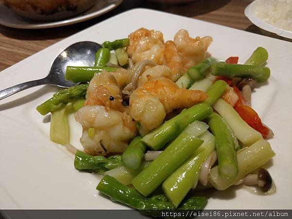 台北｜家常料理幸福滋味【春花微笑】私房紅燒獅子頭、鳳梨蝦球必