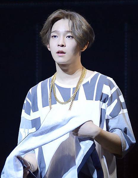 Nam_Tae-hyun_at_WINNER_Japan_Tour_2015_in_Aichi_05