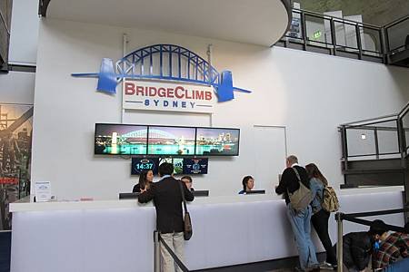 4-06.15-BRIDGE CLIMB (8)
