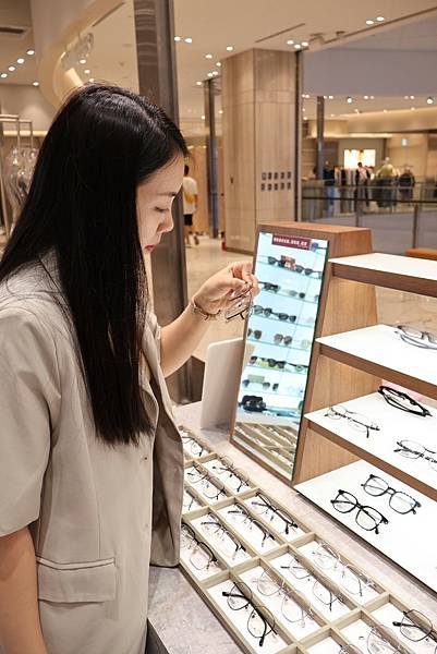 寶島眼鏡旗下品牌 SOLOMAX 時尚配鏡｜30分鐘快速取鏡
