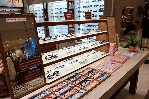 寶島眼鏡旗下品牌 SOLOMAX 時尚配鏡｜30分鐘快速取鏡