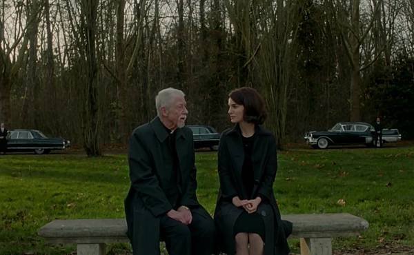 john-hurt_natalie-portman_jackie_pablo-larrain_film_02.jpg