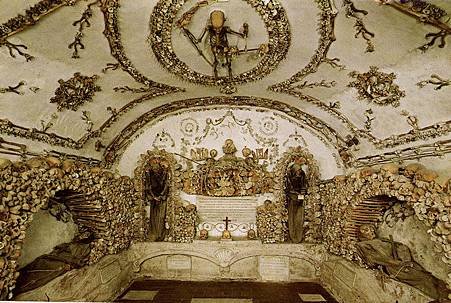 7-europe-ossuaries-bone-churches-03.jpg