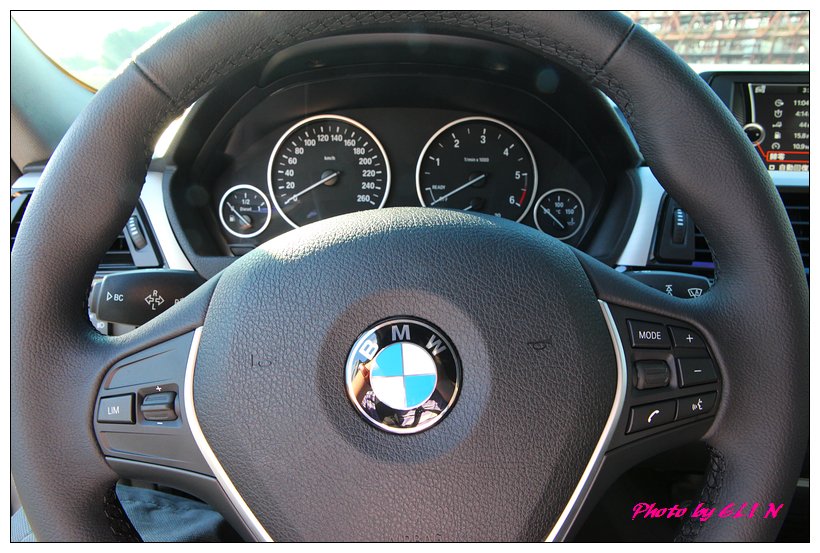 1011122-BMW 318d-31