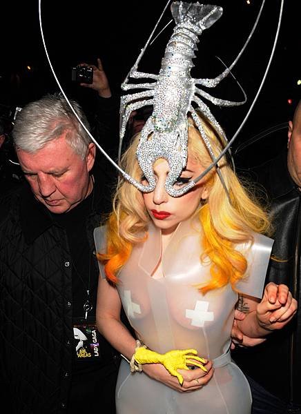 lady-gaga-Lobster-Headdress.jpg