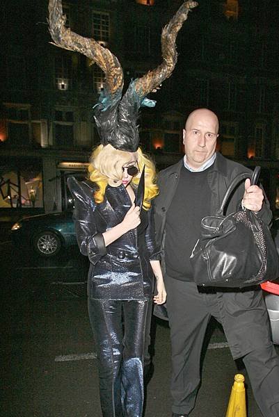 lady-gaga-with-weird-antler-hat-out-in-londod-01.jpg