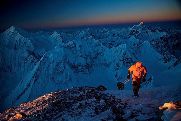 richards-reaches-Gasherbrum-II-summit-950x635