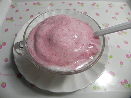 香蕉草莓優格冰淇淋 (7).JPG