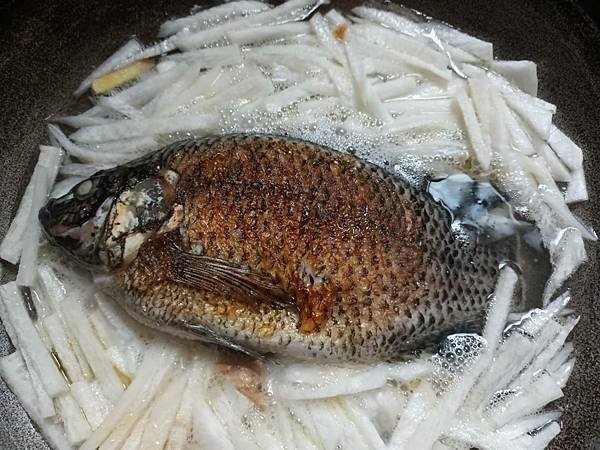 20241205蝦仁蛋炒飯雪菜年糕蘿蔔魚 (6).jpg