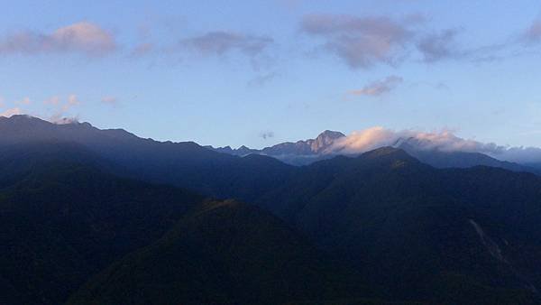 110年.元月梨山遠眺雪山山脈.JPG