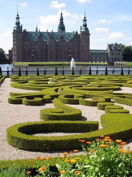 Frederiksborg with the garden