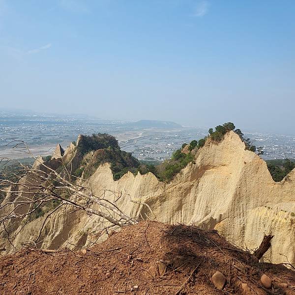 228爬苗栗火炎山，慶功宴新月梧桐