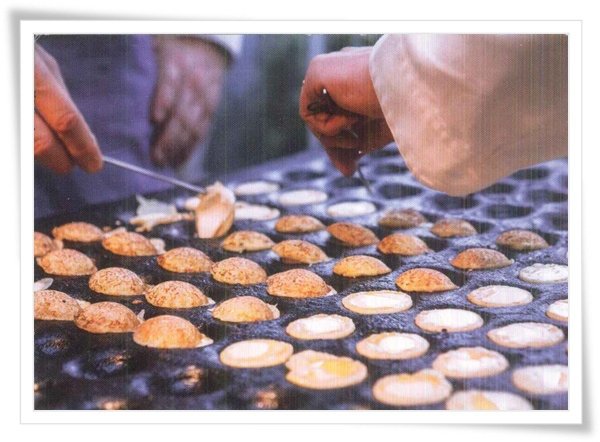 cooking poffertjes.jpg