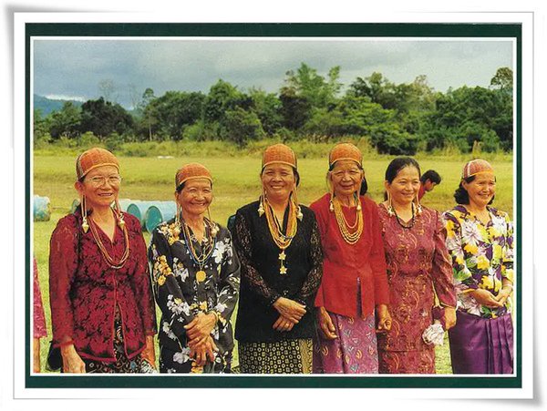 Kelabit women.jpg