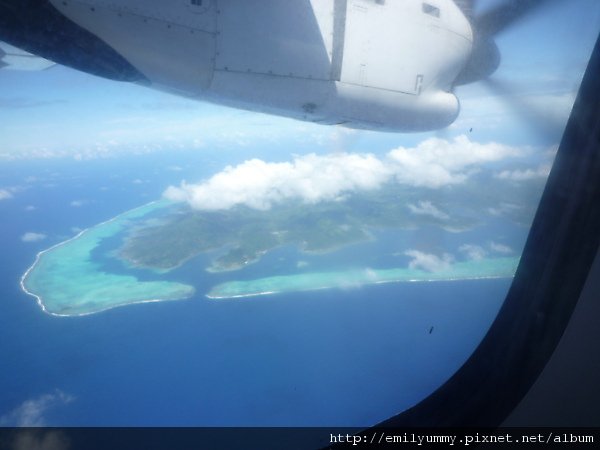 第一站是raiatea我還以為到了我就要下機，被空姐制止