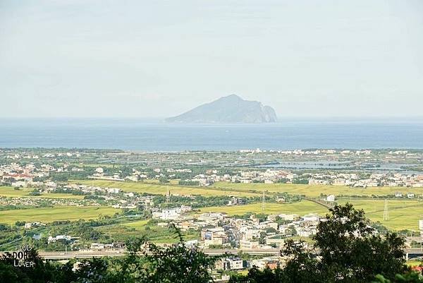 11.空ㄟ農場白天可遠眺蘭陽平原及龜山島，圖片取自痞客邦部落格「朵利斯的美食筆記」 。.jpg