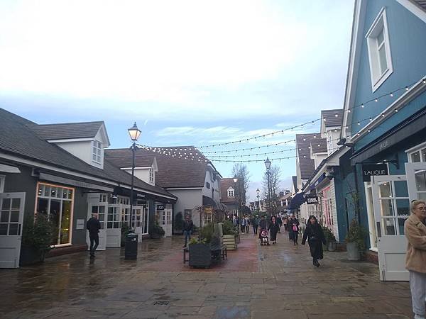 Bicester Village 比斯特購物村.jpg