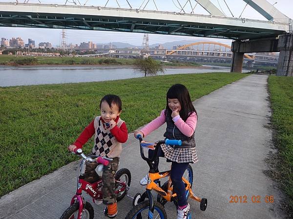 0205河濱公園騎腳踏車